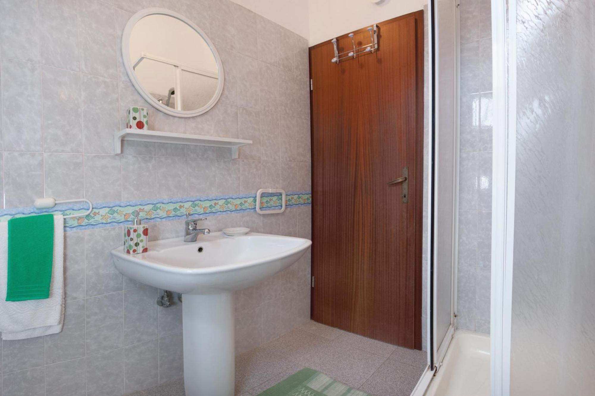 Apartments By The Sea Rastici, Ciovo - 2104 Трогир Номер фото